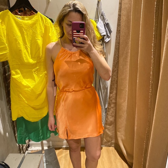 Hemline Dress - Picture 3 of 3